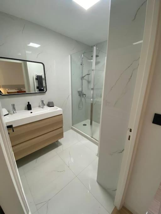T2 Avec Terrasse Et Jardin Appartement Cannes Buitenkant foto